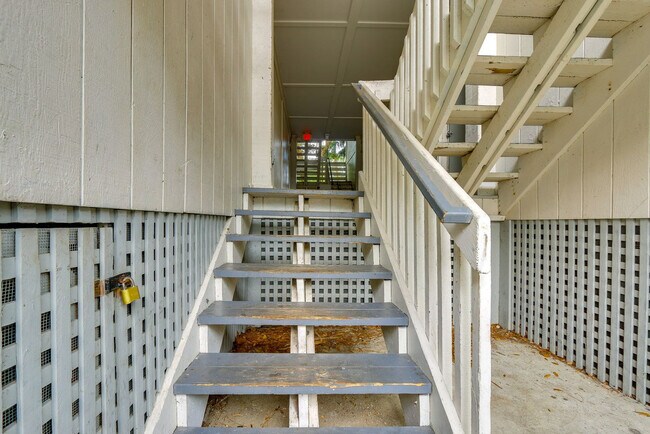 Building Photo - 104 Cordillo Pkwy