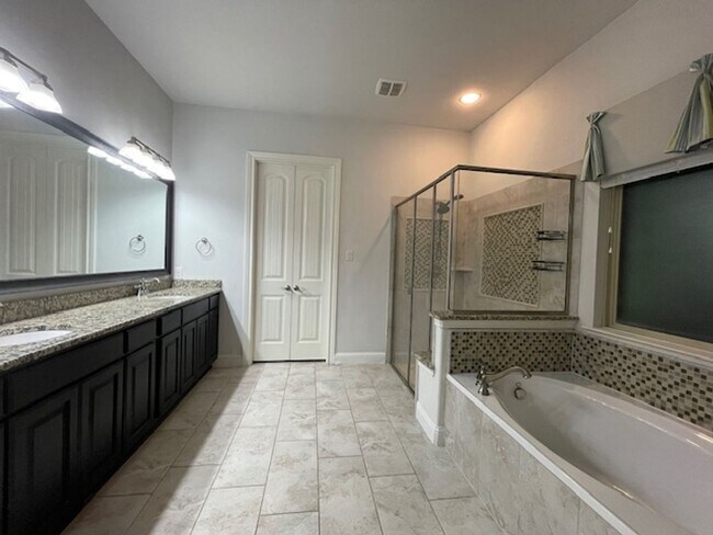 Building Photo - 2403 Cabrillo Ln
