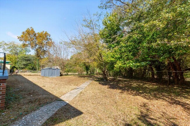 Building Photo - 4010 Emerald Lake Dr