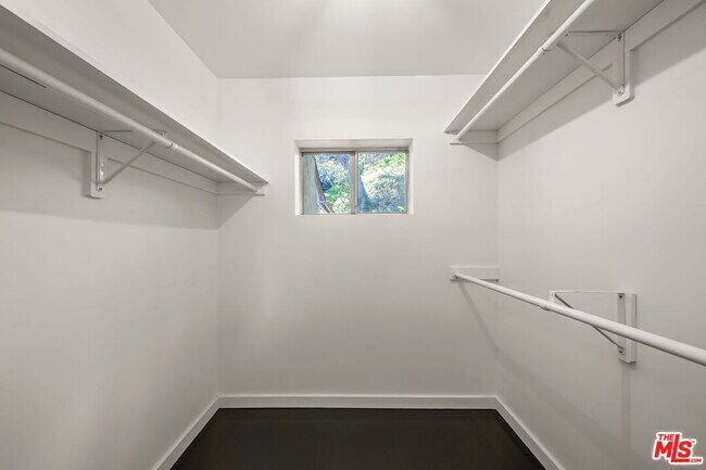 Building Photo - 3621 Longview Valley Rd