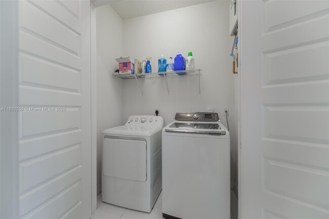 Building Photo - 16036 NW 89th Ct