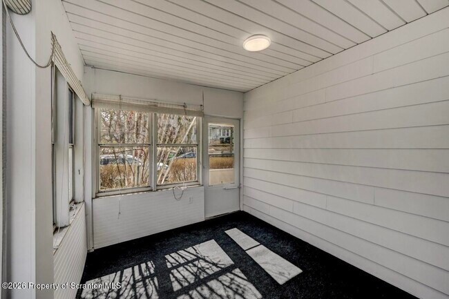 Building Photo - 814 S Webster Ave