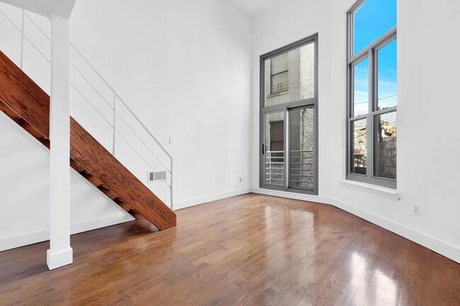 Building Photo - 395 S 2nd St