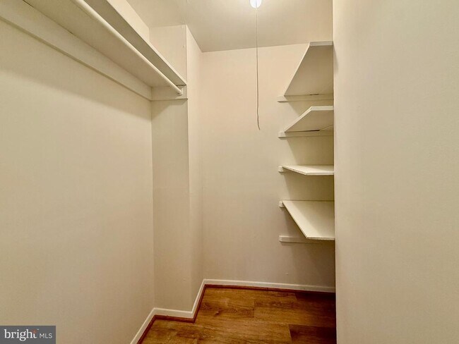 Building Photo - 12204 Braxfield Ct