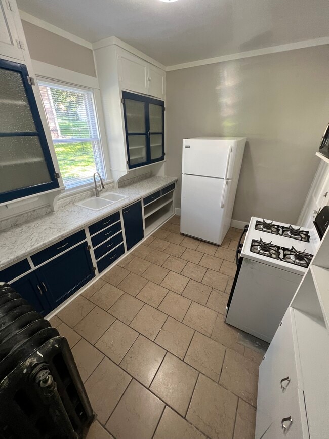 Building Photo - 394 Nevada St