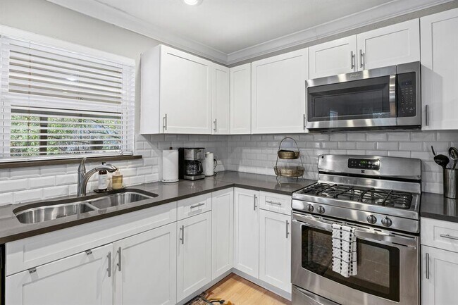 Building Photo - 1137 Richardine Ave