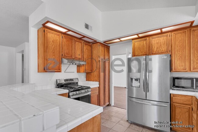 Building Photo - 115 Montego Dr