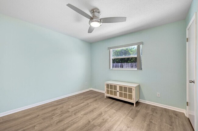 Building Photo - 1028 Coronado Dr