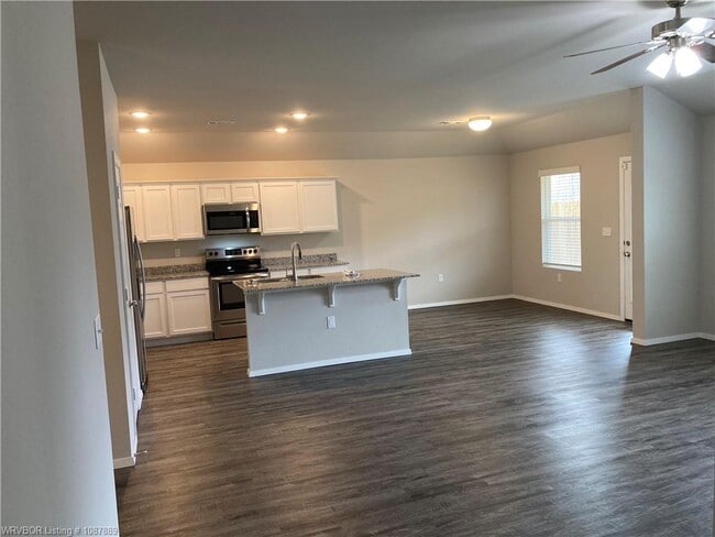 Building Photo - 8004 Dogwood Dr