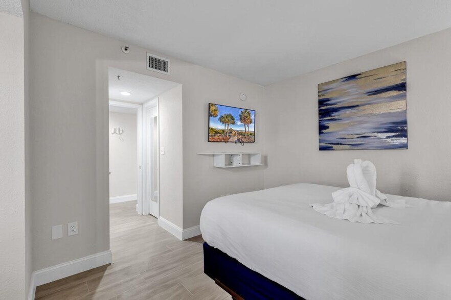 Building Photo - 1700 N Ocean Blvd