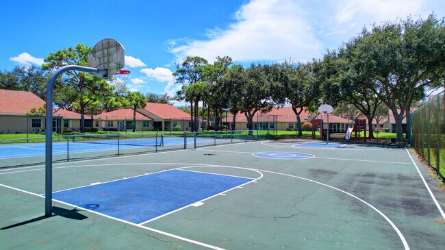 Building Photo - 1105 Maplewood Dr