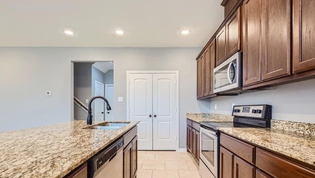 Building Photo - Modern 4-Bedroom Sanctuary in a Sought-After Location