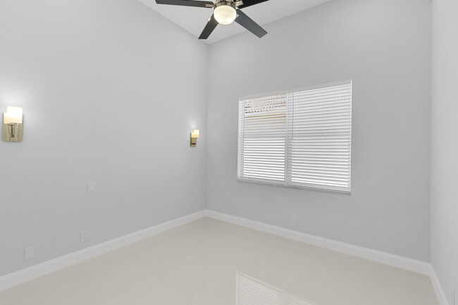 Building Photo - 1256 Beacon Cir