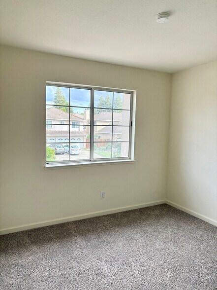 Building Photo - 1363 Egret Dr