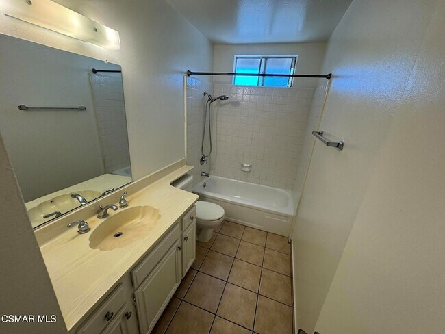 Building Photo - 2576 Sextant Ave