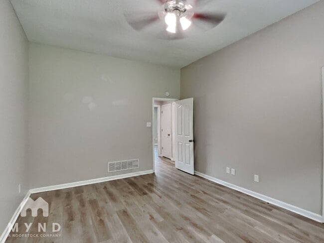 Building Photo - 15 Rolling Oaks Dr