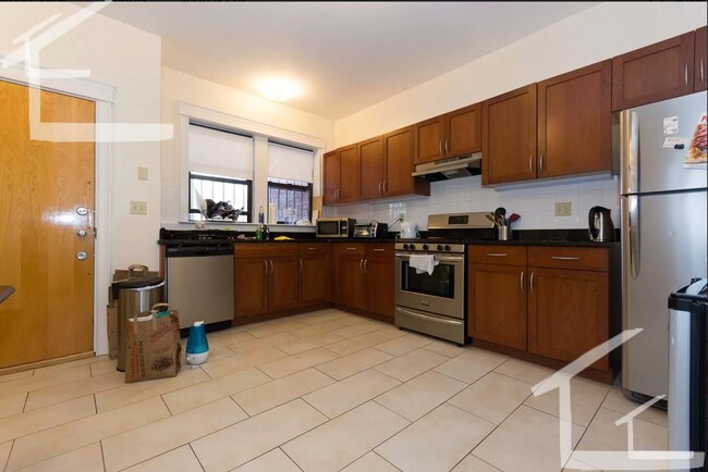 Building Photo - Sunny 4-bed, 2-bath in Allston Near the T-  Huge Bedrooms!