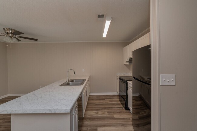 Building Photo - $950 - Updated 2 Bed/1 Bath Duplex With Stainless Steel Appliances!