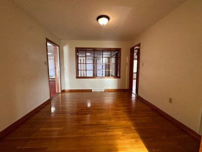 Building Photo - 1308 Minebank Rd