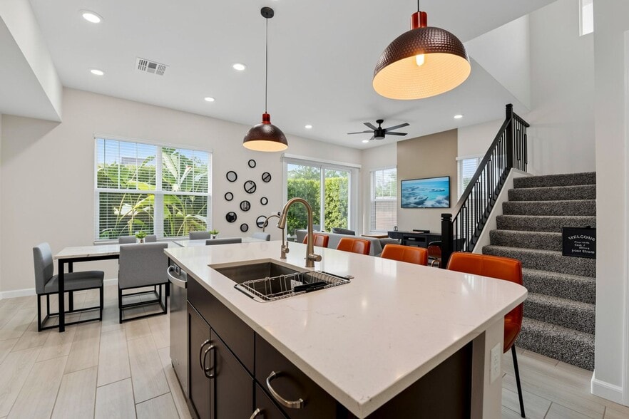 Building Photo - 5036 E Campo Bello Dr