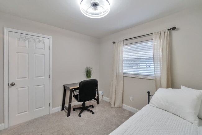 Building Photo - 3202 E Jean St