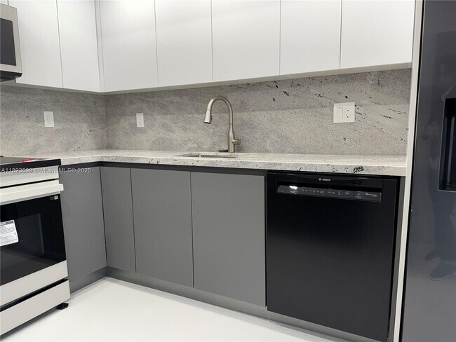 Building Photo - 210 174th St