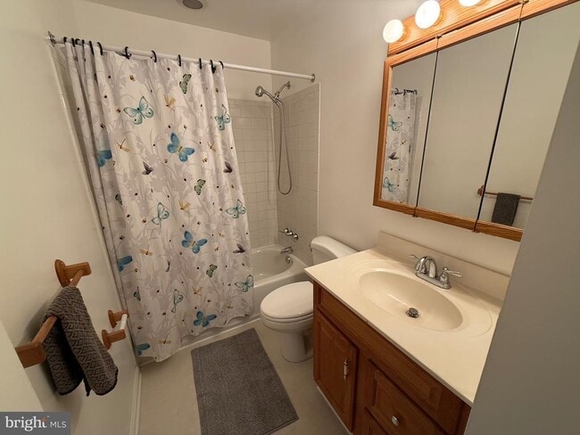 Building Photo - 34 King Charles Cir