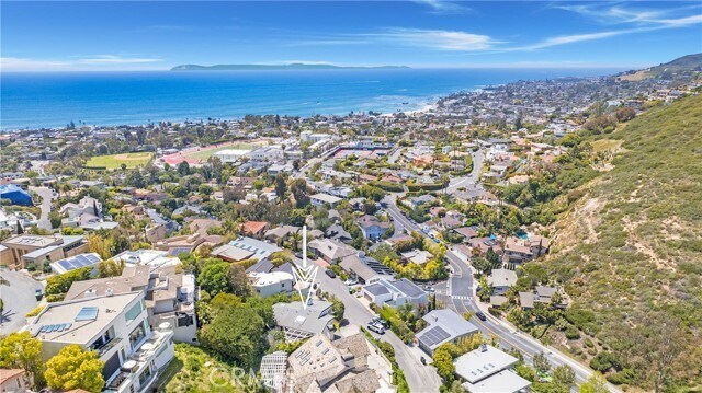 Building Photo - 546 Temple Hills Dr