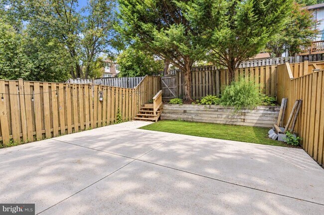 Building Photo - 6049 Forrest Hollow Ln
