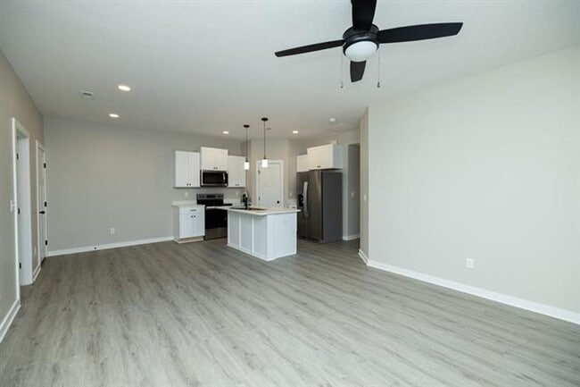 Building Photo - 548-550 W. 50th Ct. S.