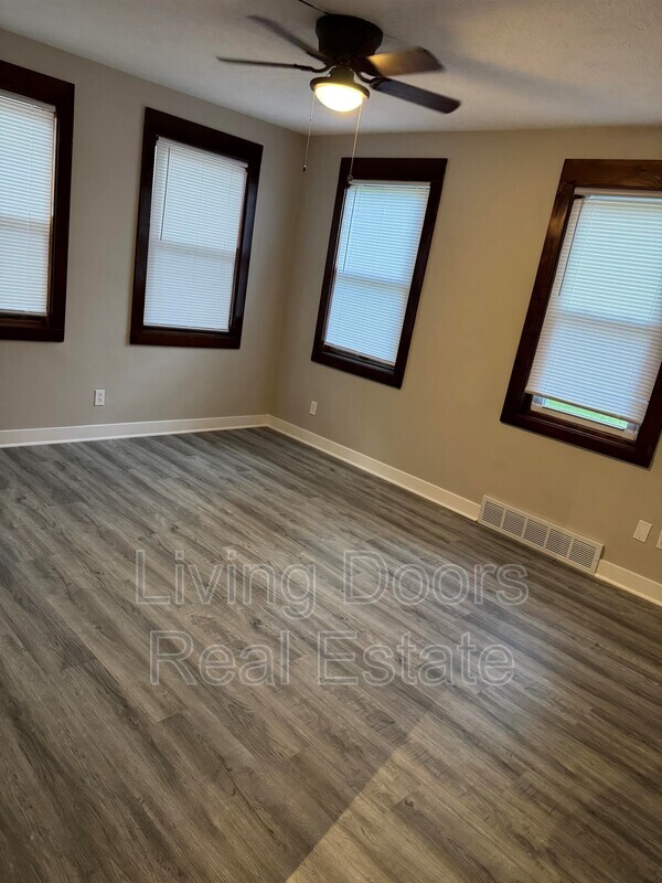Building Photo - 348 S 38th St