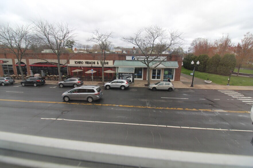 Building Photo - 951 Farmington Ave