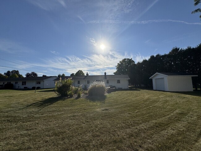 Building Photo - 1798 Chateau Dr