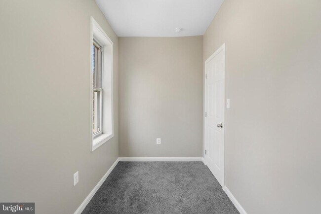 Building Photo - 945 Ashburton St