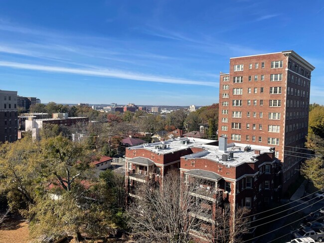 Building Photo - Highland Park Neighborhood 1 Bedroom Condo