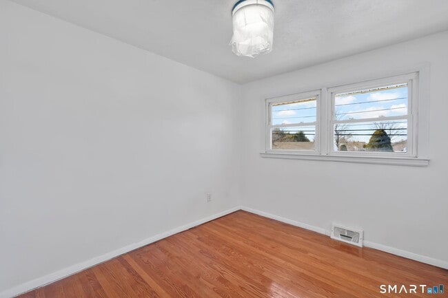 Building Photo - 178 Kelly Rd