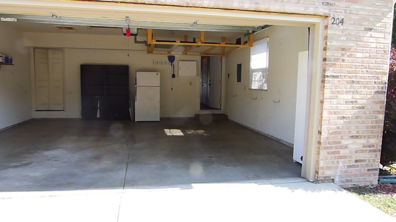 Building Photo - 204 Misty Cove