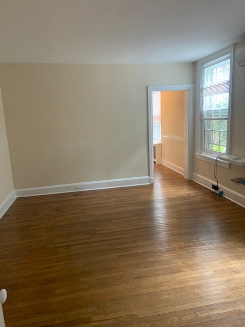 Entry to Living Room - 314 W Miner St