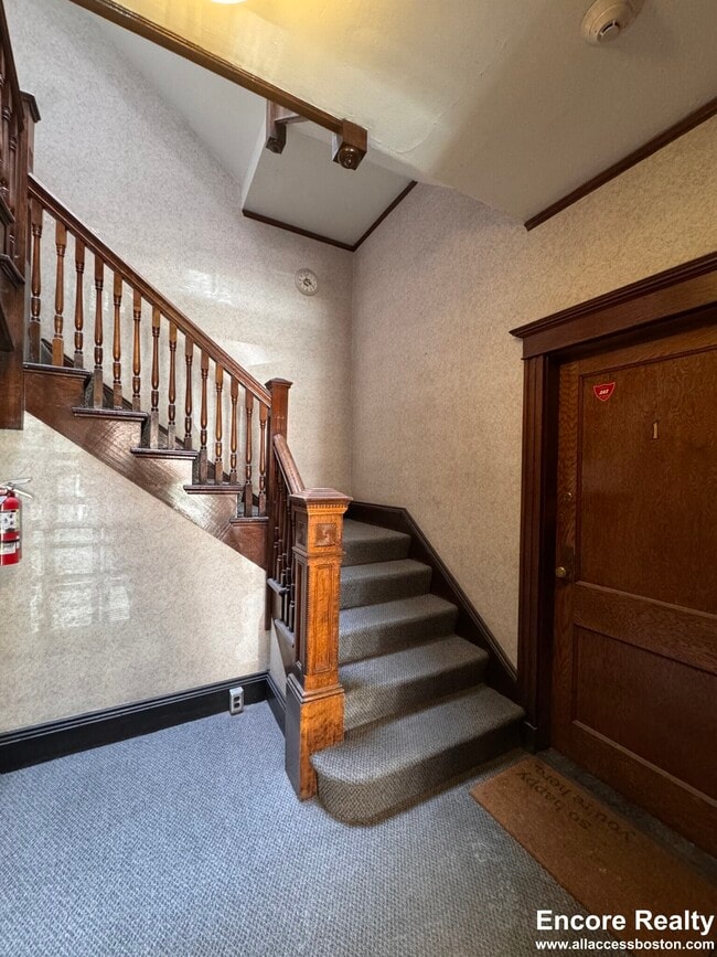 Building Photo - 6 Radcliffe Rd