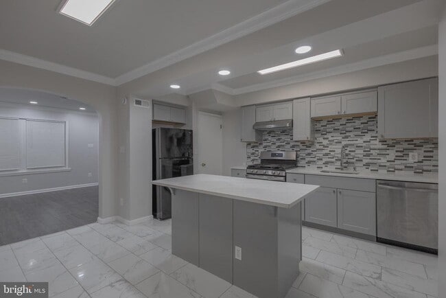 Building Photo - 2636 S 73rd St