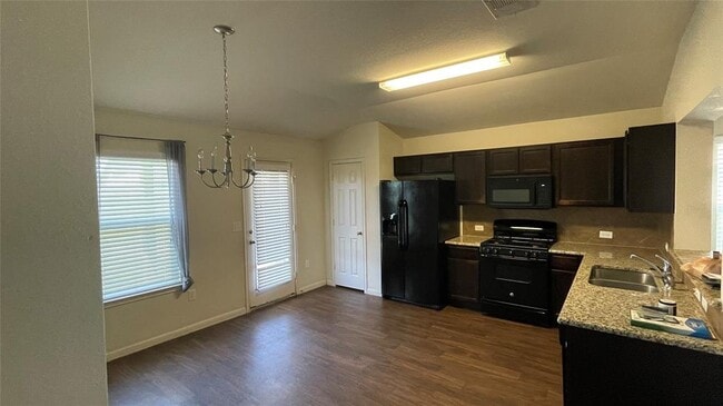 Building Photo - 307 Camellia Dr