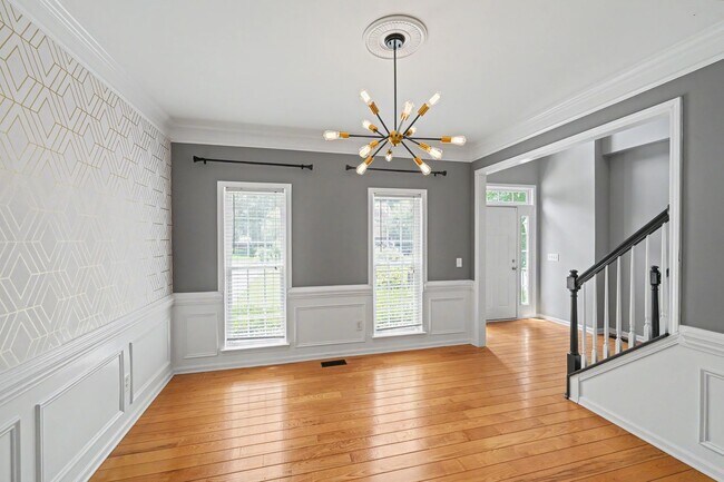 Building Photo - Exceptional 5-Bedroom Home with Finished Basement in Prime Location!