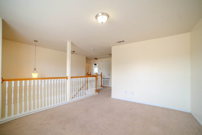 Building Photo - "Spacious 3-Bed, 3-Bath Gem on Bridgewood ...