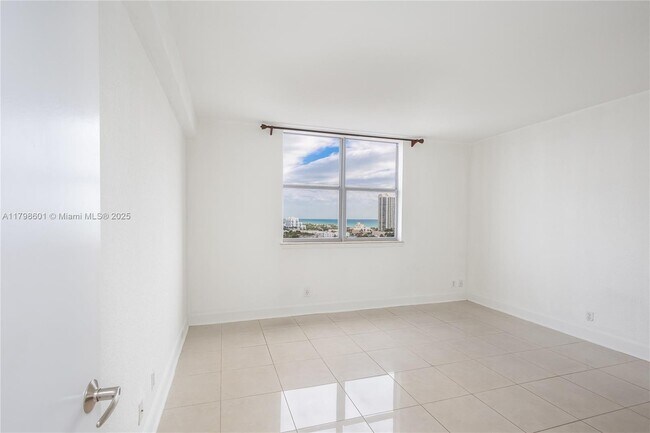 Building Photo - 401 69th St