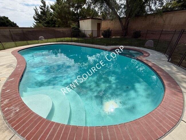 Building Photo - 40270 Homeridge Dr
