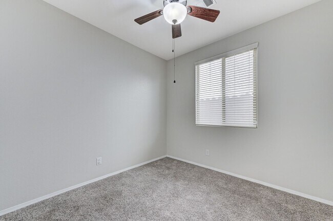 Building Photo - House For Rent! 4 beds, 3 baths Community ...