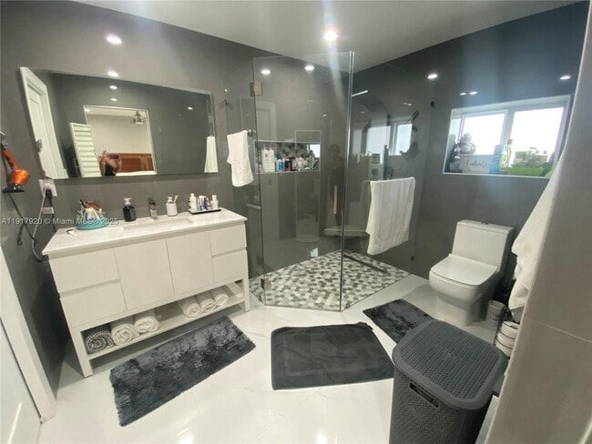 Building Photo - 7010 SW 144th Pl