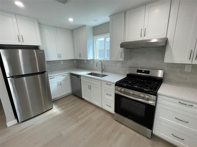 Building Photo - 5404 Lishill Cove