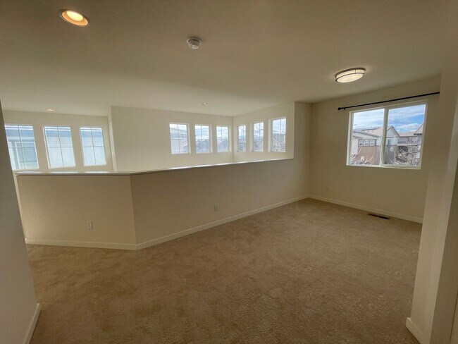 Building Photo - Perfect Location and Perfect Condition!