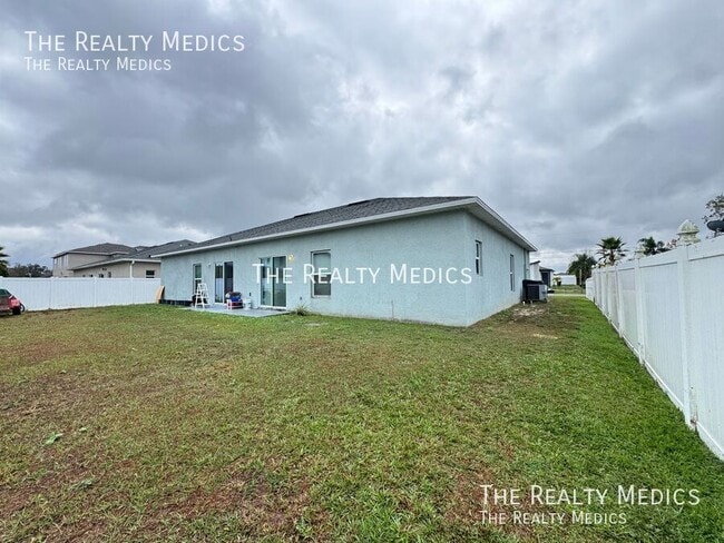 Building Photo - 548 Albatross Dr